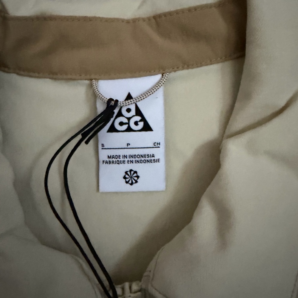 Nike ACG Smith Summit UV Repel Jacket Khaki Beige Mens Small HV0598-229 - Picture 3 of 9